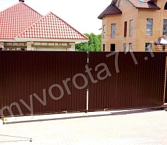 Откатные ворота на встречу друг другу с заполнением профильным листом, цвет RAL8017