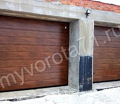 Секционные ворота с покрытием М-гофр, цвет тёмный дуб, ригельный замок