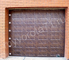 Секционные ворота с покрытием "филёнка", цвет "темный дуб"