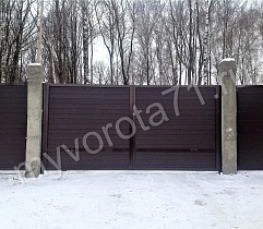 Распашные ворота, калитка, заборная секция серии ADS 400, заполнение "сэндвич-панель", покрытие "S-гофр", цвет RAL8017 